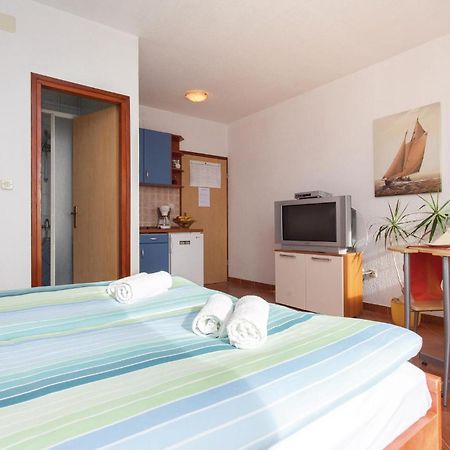 Stunning Apartment In Kornic With House Sea View 外观 照片