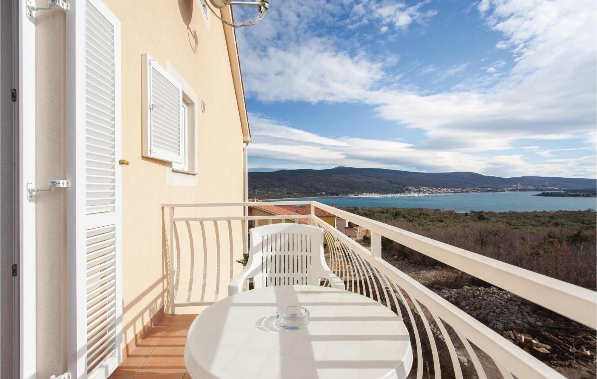 Stunning Apartment In Kornic With House Sea View 外观 照片