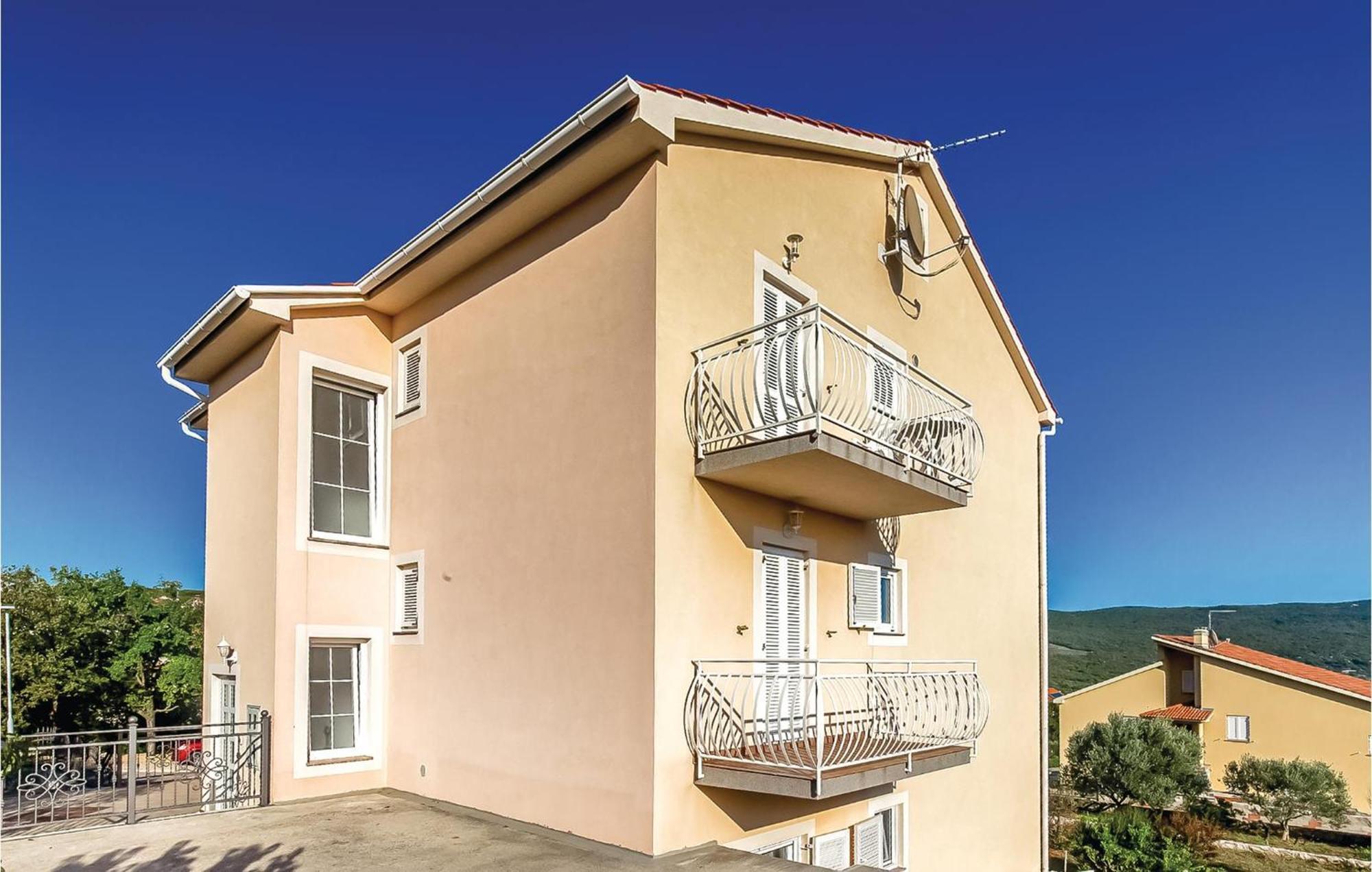 Stunning Apartment In Kornic With House Sea View 外观 照片