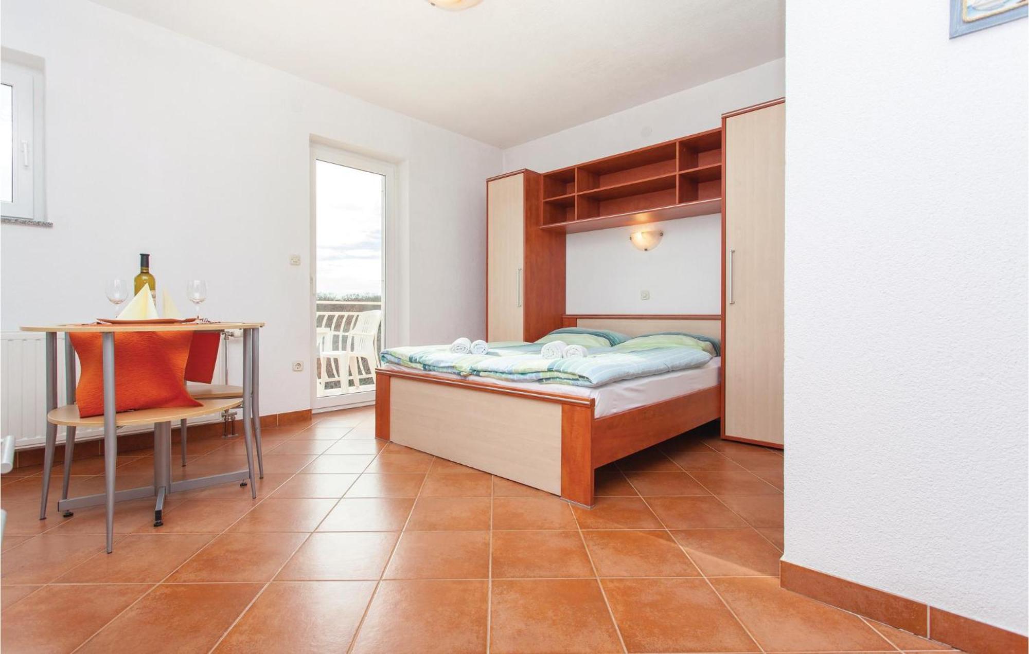 Stunning Apartment In Kornic With House Sea View 外观 照片
