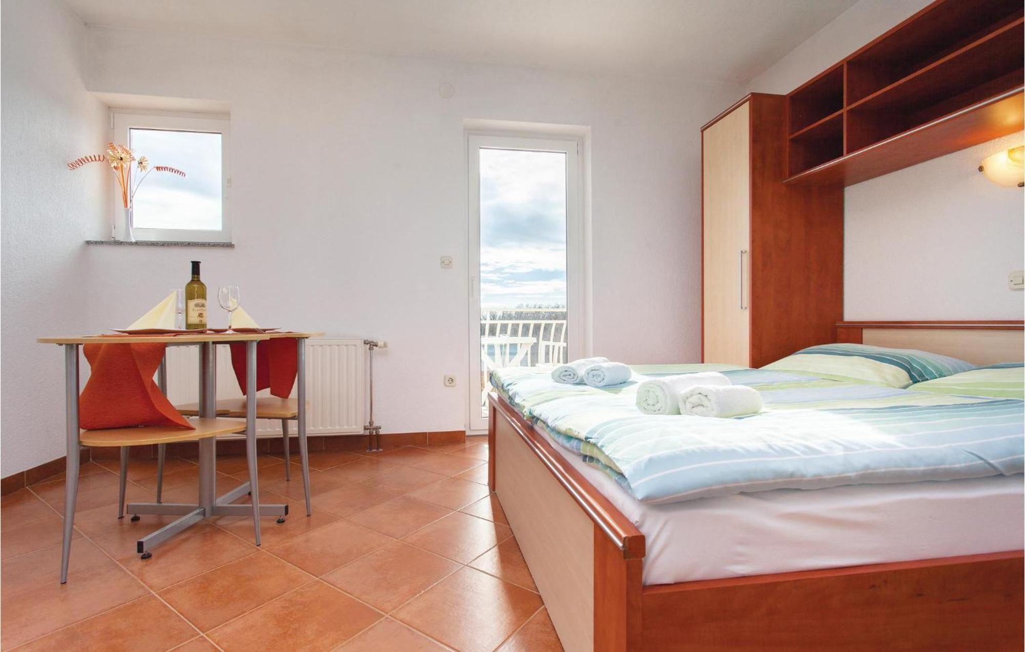 Stunning Apartment In Kornic With House Sea View 外观 照片