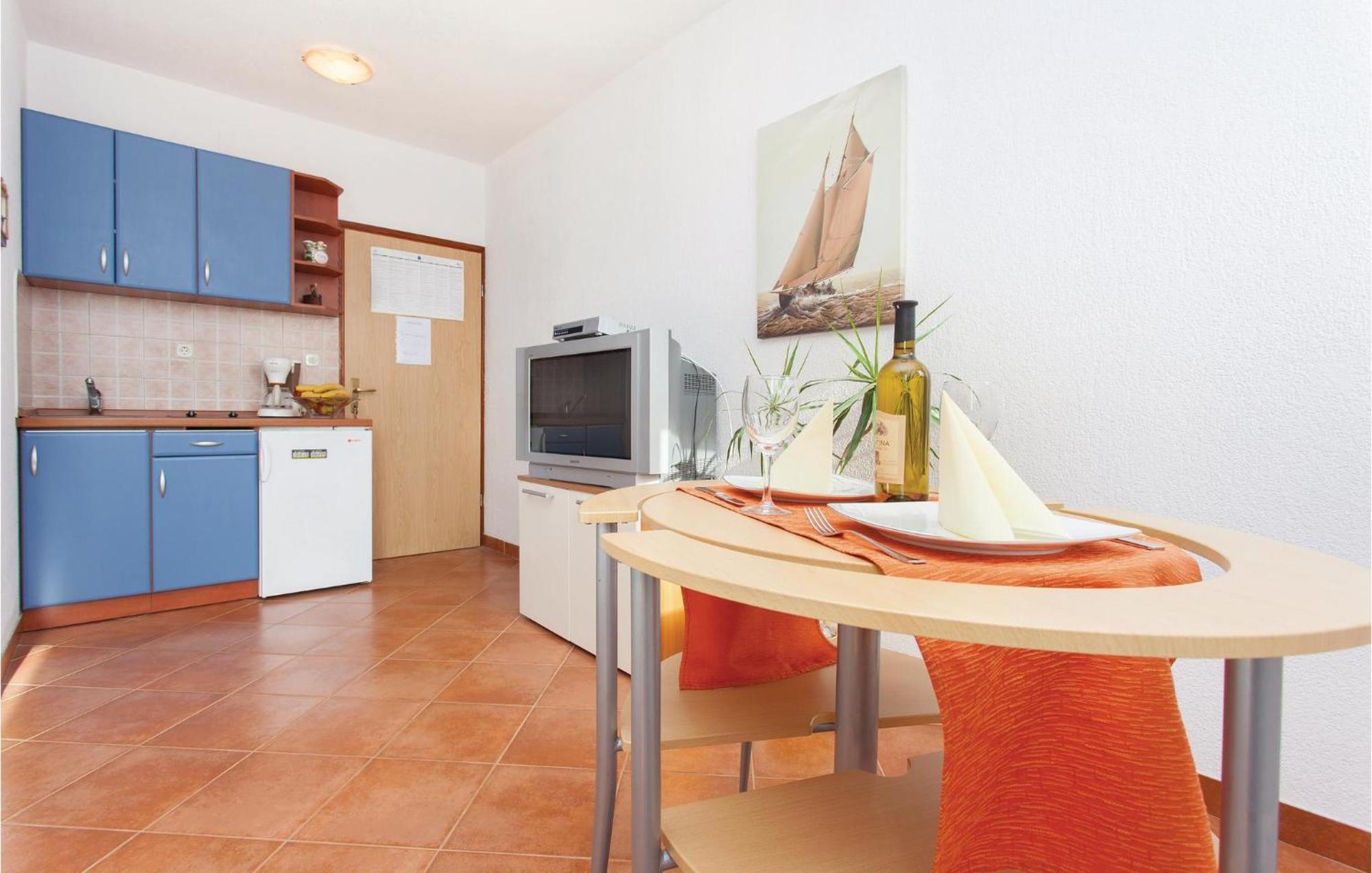 Stunning Apartment In Kornic With House Sea View 外观 照片