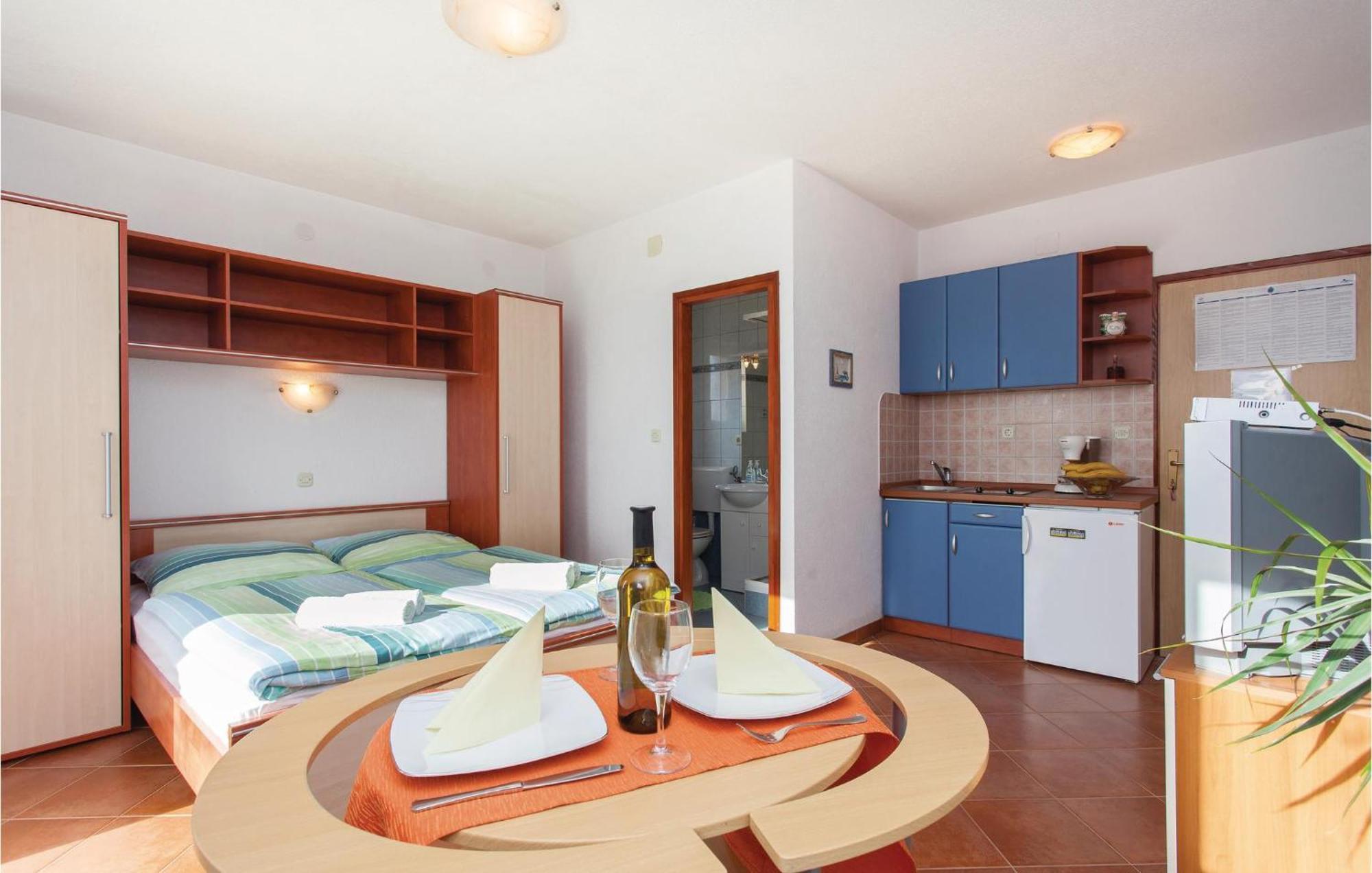 Stunning Apartment In Kornic With House Sea View 外观 照片